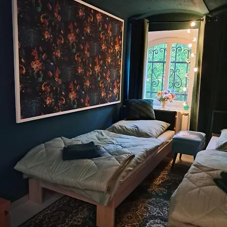 Bertha-marie Smaragd Oase Hostel *